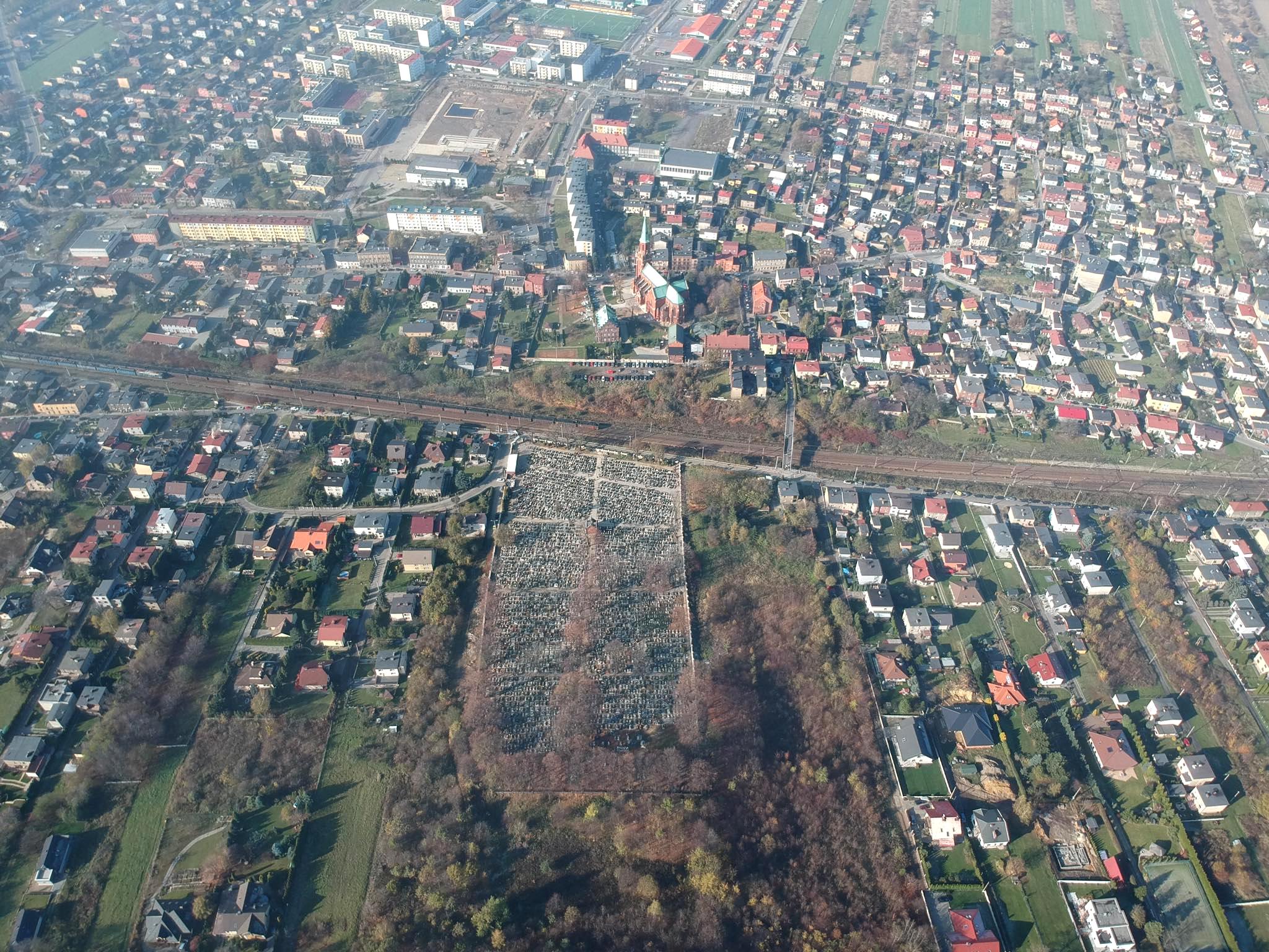 Cmentarz z lotu ptaka fot. 1 (fot. T. Zając)
