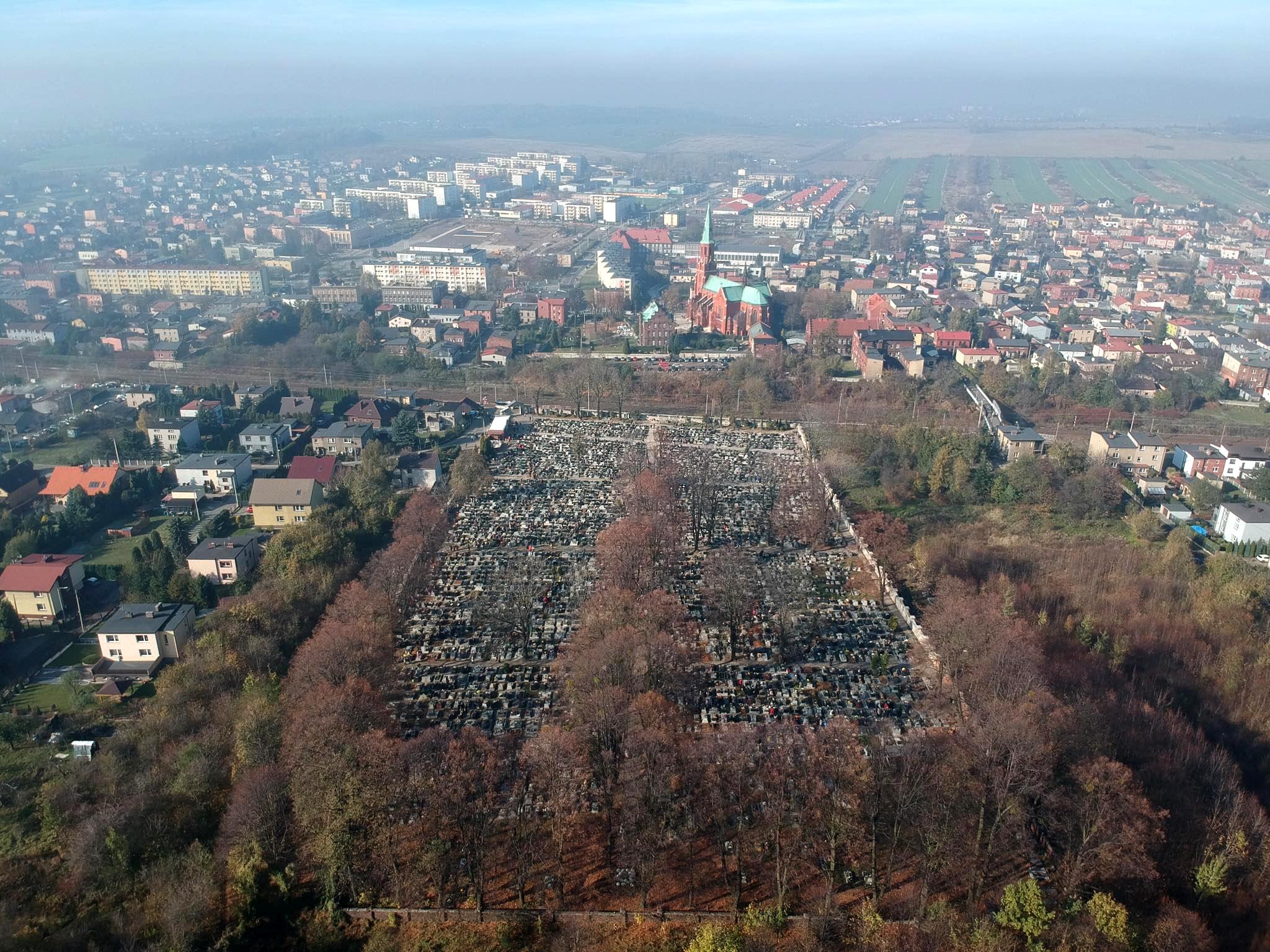 Cmentarz z lotu ptaka fot. 2 (fot. T. Zając)