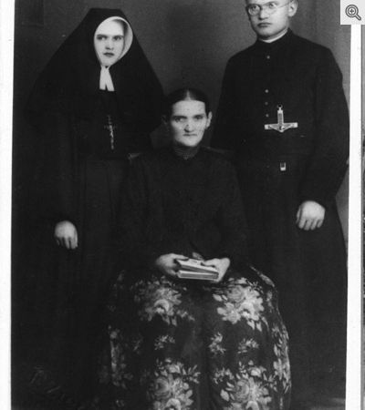Ojciec Ludwik, jego matka i siostra Pryscilla