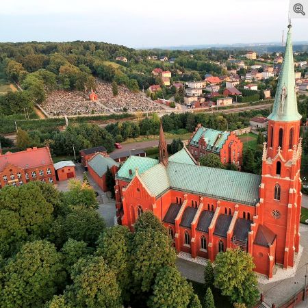 Budynek kościoła z lotu ptaka