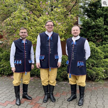 Duszpasterze w strojach gospodarskich